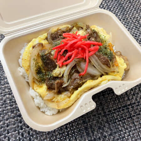 幸むすび流　牛すじ丼｜北九州市・小倉北区で鉄板焼きのお弁当のテイクアウト・デリバリーなら幸むすび