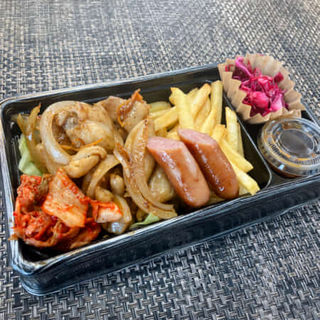 国産・ホルモン鉄板｜北九州市・小倉北区で鉄板焼きのお弁当のテイクアウト・デリバリーなら幸むすび