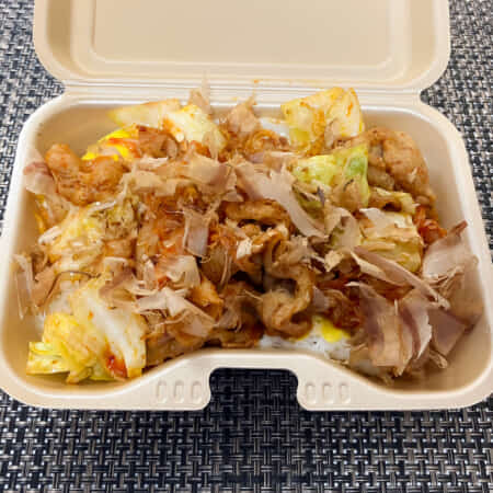 豚キムチ丼｜北九州市・小倉北区で鉄板焼きのお弁当のテイクアウト・デリバリーなら幸むすび