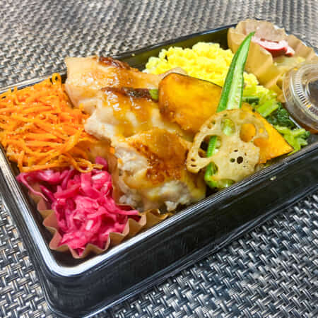 幸せ弁当　チキン｜北九州市・小倉北区で鉄板焼きのお弁当のテイクアウト・デリバリーなら幸むすび