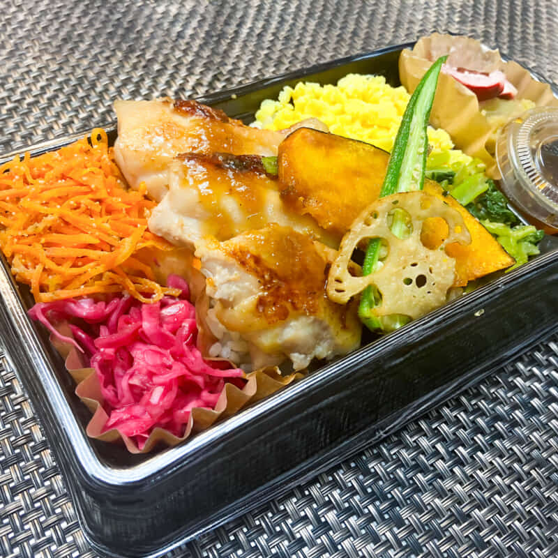 幸せ弁当　チキン｜北九州市・小倉北区で鉄板焼きのお弁当のテイクアウト・デリバリーなら幸むすび